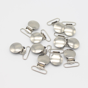 Clip de suspension rond en m&eacute;tal, placage personnalis&eacute;, manteau uniforme classique en nickel, cœur plat