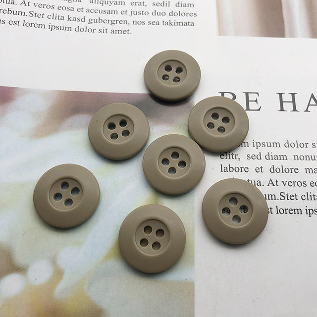 Bouton en r&eacute;sine &agrave; 4 trous, 18mm, couture de haute qualit&eacute;, pour v&ecirc;tements de Camouflage, en Stock