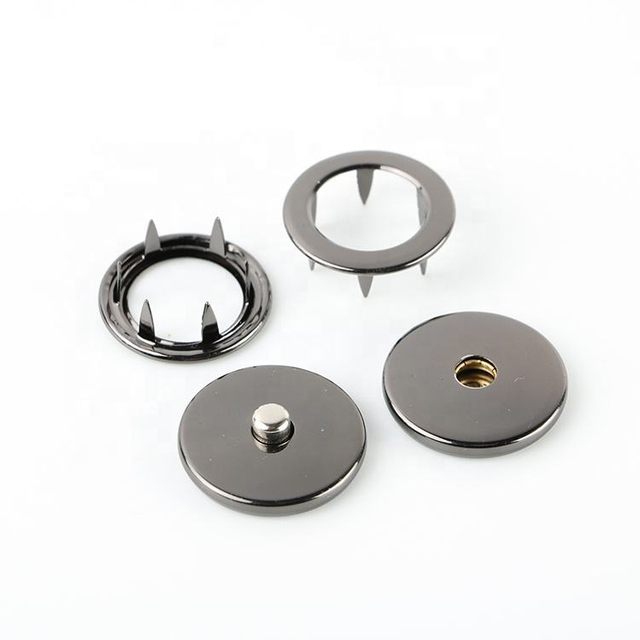 إكسسوارات الملابس أربعة أجزاء معدنية مستديرة الربيع الشق زر المفاجئة للملابس