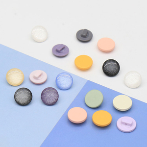 Bottoni con gambo in resina colorata a forma di fungo con foro singolo da 11,5 mm per vestiti