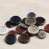 En stock, venta al por mayor, bot&oacute;n redondo de resina decorativo de pl&aacute;stico de 4 agujeros de estilo Simple de 15mm y 20mm para camisa