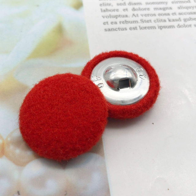 В наличии оптовая продажа Красочное шитье на пуговицах в форме гриба, покрытых тканью