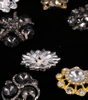 Bot&atilde;o de cristal de pedras preciosas de strass de metal de luxo personalizado para roupas