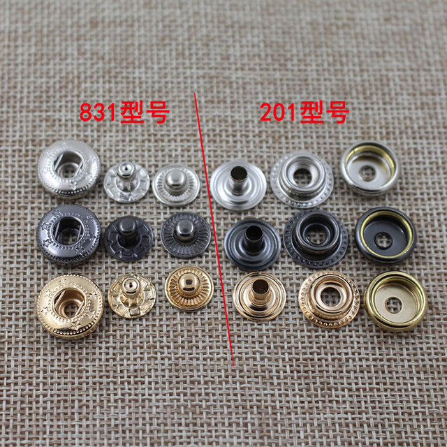 Bottone a pressione in gomma con logo personalizzato in gomma a molla in metallo per indumenti