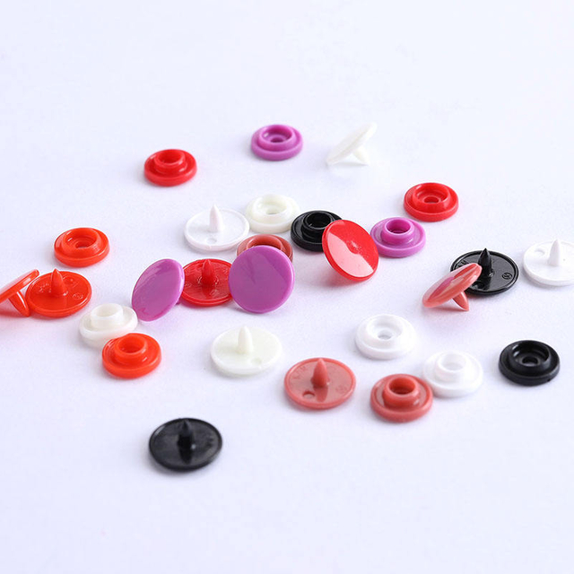 bouton pression en plastique