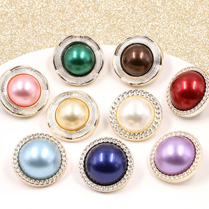 bouton de perles color&eacute;es