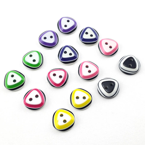 Botones pl&aacute;sticos coloridos de la resina del ojo de pez del agujero de la venta caliente 2 para la ropa de los ni&ntilde;os