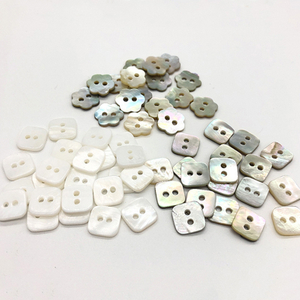 Disponibile Bottone in vera conchiglia naturale a forma di cuore ovale quadrato con stella a forma di fiore all'ingrosso all'ingrosso per camicia