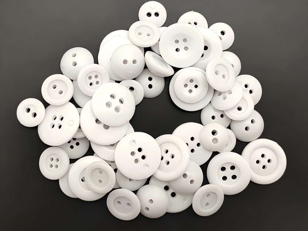 Application d'un bouton en caoutchouc de silicone souple