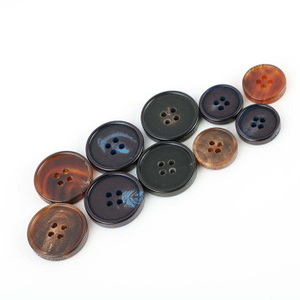 Benutzerdefinierte Farbe Multi-Gr&ouml;&szlig;e nat&uuml;rliche echte Buffalo OX Horn 4-Loch-Knopf f&uuml;r Anzug
