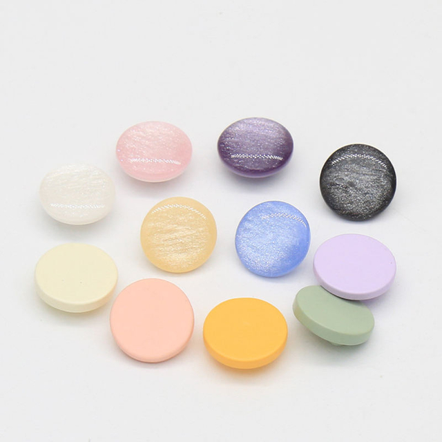 En stock Botones de mango de resina de un solo orificio con forma de seta con efecto perla de colores de 11,5 mm para ropa