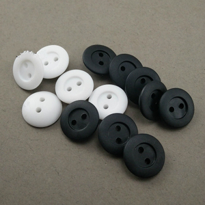 Logo personnalis&eacute; duret&eacute; taille couleur 2 trous bouton en caoutchouc de silicium pour v&ecirc;tements