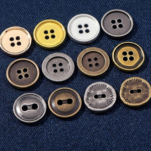 Bottone in metallo in lega di zinco da 15 mm a 2 fori a 4 fori in stock di fabbrica per camicia, giacca, maglione